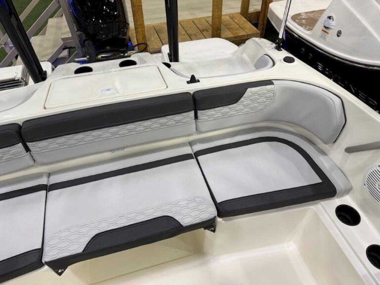 2026 Bayliner M17 - Full Windshield US-BLBX1754A626 [photo 23]